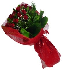 kırmızı güllerin görsel şöleni 14 şubat sevgililer günü firmamızdan